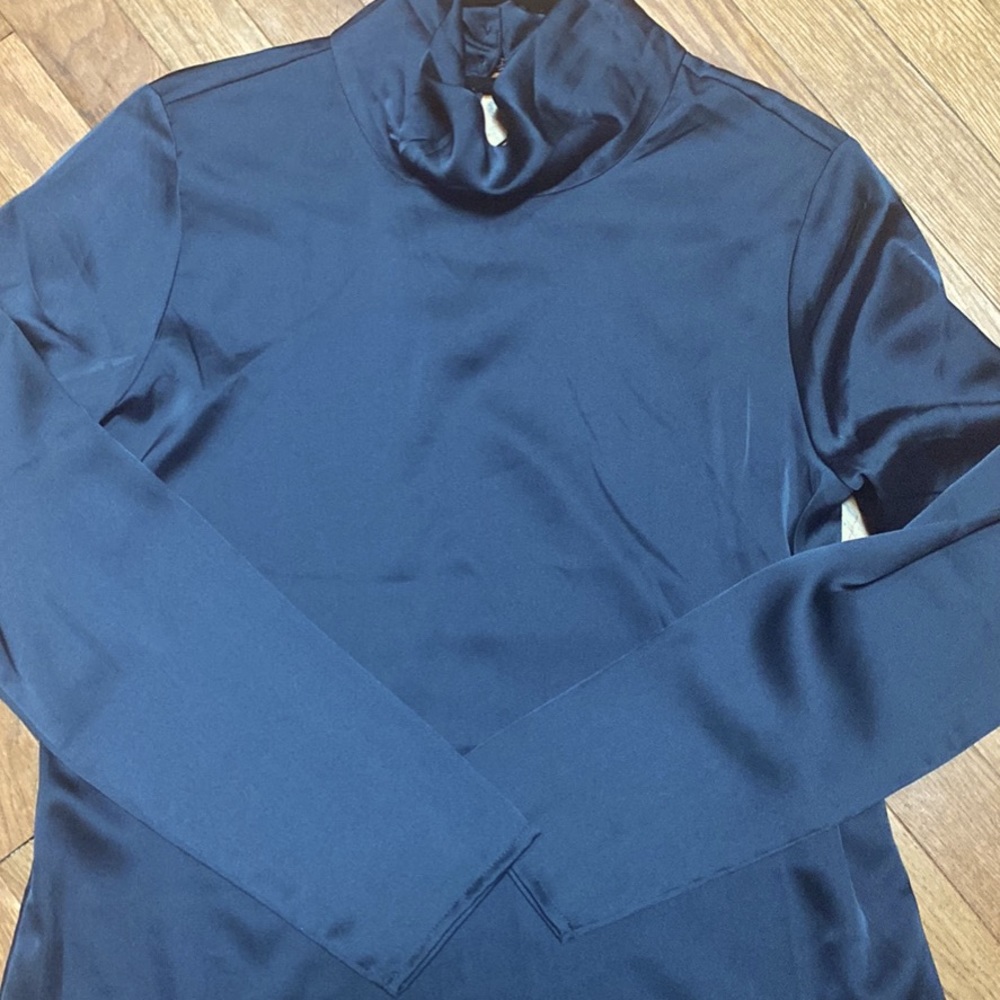 Banana republic mock turtleneck blouse size medium